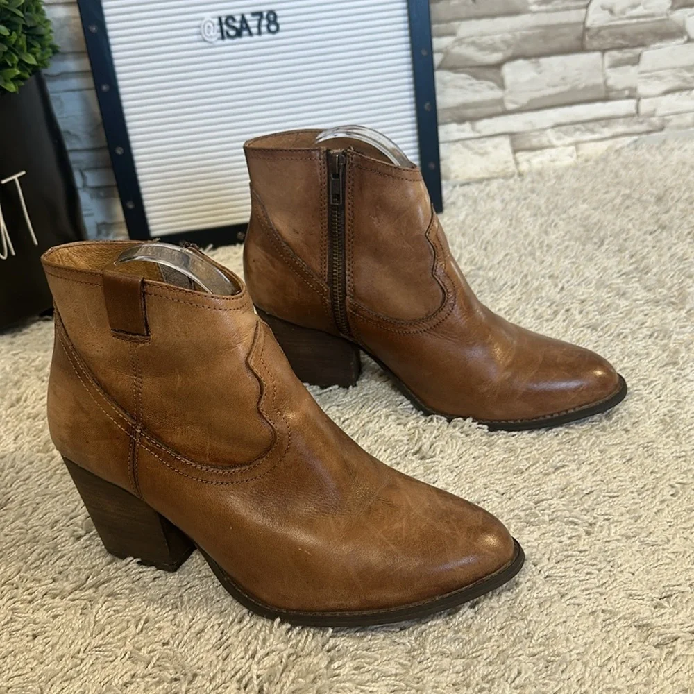 STEVE MADDEN 9M So Good Cognac Leather Ankle Boots